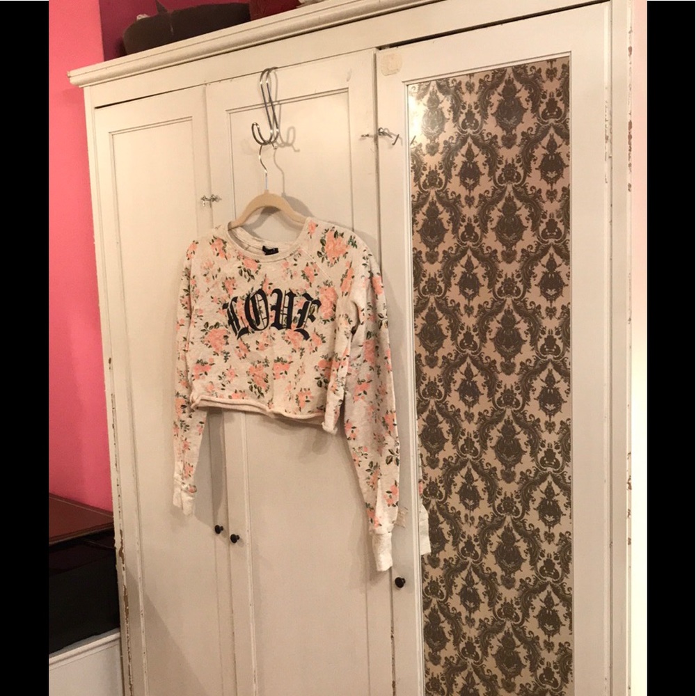 Forever 21 Floral “Love” Sweatshirt Style Crop Top - Picture 5 of 8
